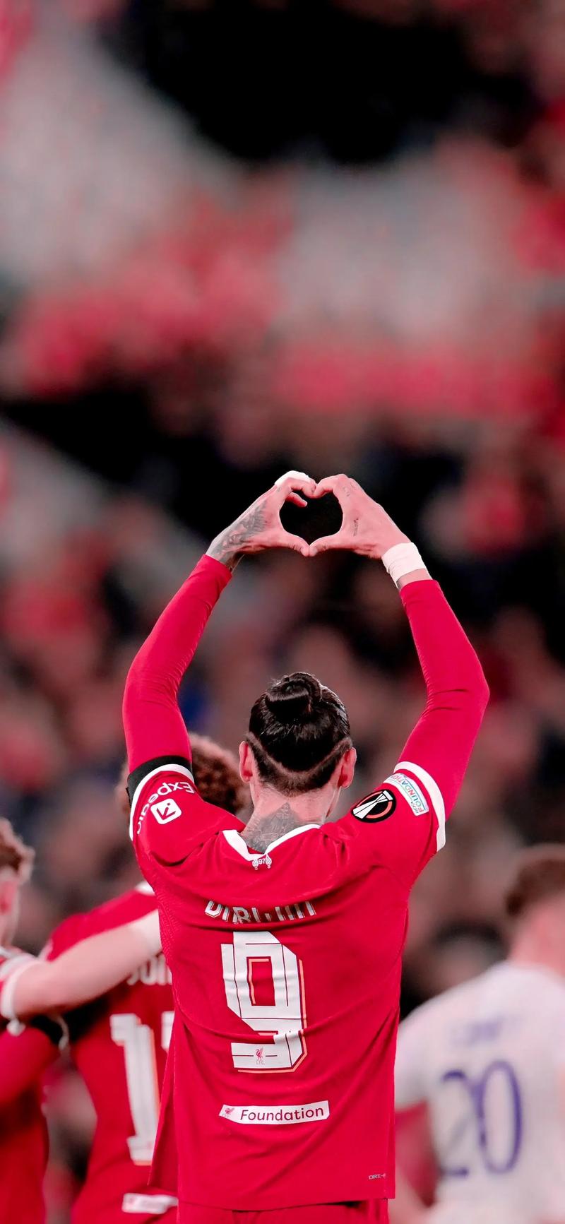 小孔塞桑：我和C罗聊过，他说我在伟大的俱乐部效力（小孔塞桑：曾与C罗交流，他称我效力的是一家伟大俱乐部）