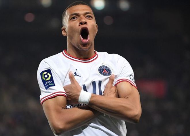 足球曼城豪取八连胜，瓜帅怒赞全队发挥完美（曼城豪取八连胜，瓜迪奥拉盛赞球队表现无懈可击）