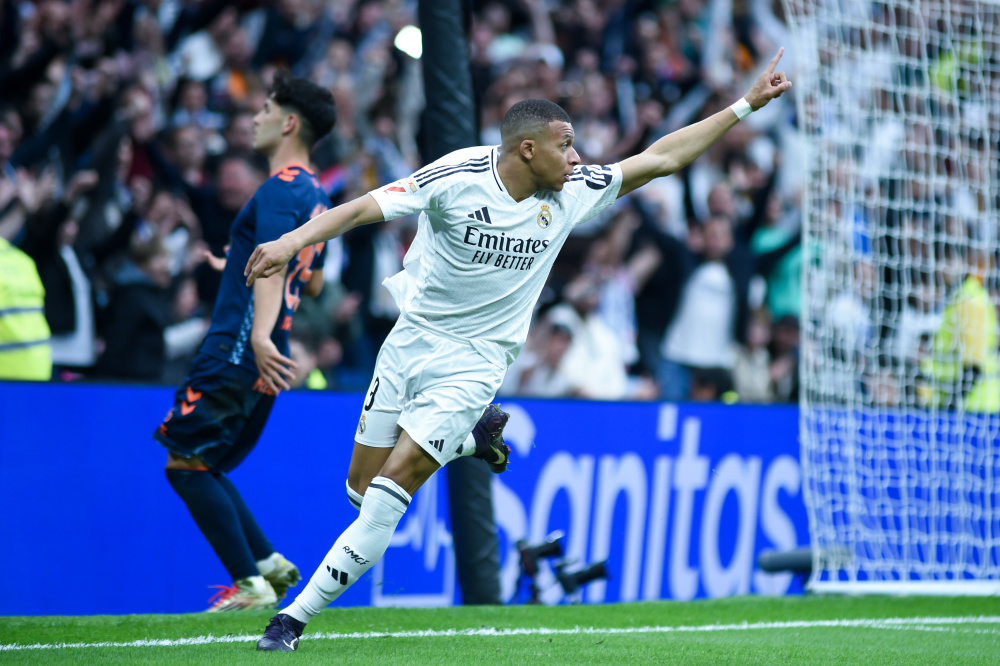 官方：葡萄牙主帅马丁内斯当选加泰罗尼亚足协年度最佳教练（官方：加泰罗尼亚足协评选葡萄牙主帅马丁内斯为年度最佳教练）