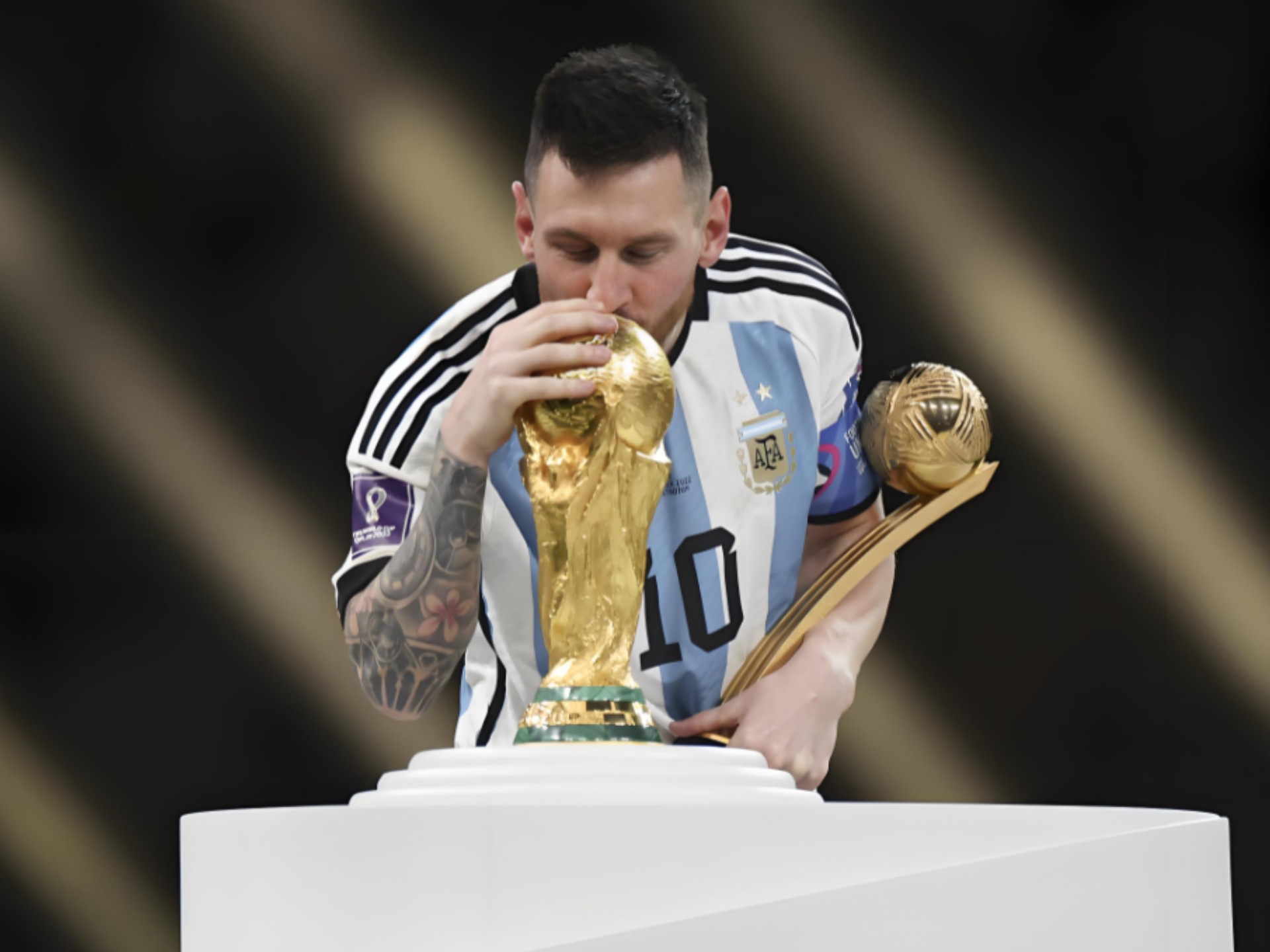 斯卢茨基：与广岛一战势均力敌，虽未取胜但对比赛质量满意（斯卢茨基：对阵广岛旗鼓相当，未能取胜但对比赛水平满意）