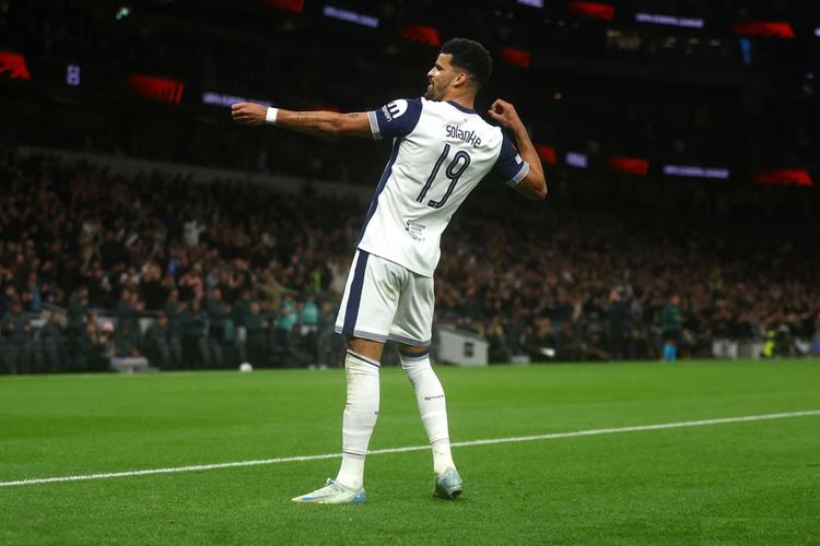 稳！哲凯赖什自23／24赛季，在联赛中主罚点球19中19（稳健！自23／24赛季起，哲凯赖什联赛点球19罚全中）