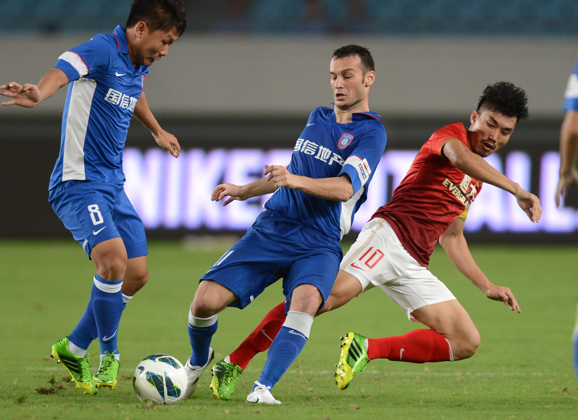 成都vs广岛三箭：费利佩、周定洋出战，德尔加多替补