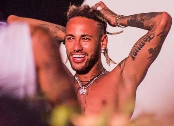 米体：吉尔摩考虑手术治疗耻骨炎，可能缺席至明年一月