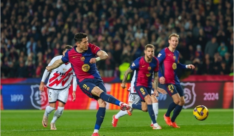 CBA：深圳男篮三分火力全开 主场击败上海