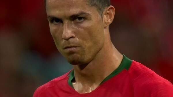 感受土超的气氛，埃德森在伊斯坦布尔德比中遭球迷投掷塑料杯