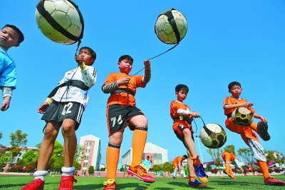 温格：除英超球队之外，拜仁和巴黎是最有希望赢得欧冠的球队（温格：除去英超队，拜仁与巴黎是欧冠夺冠最大热门）