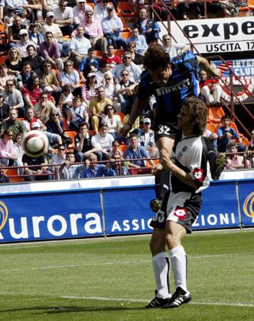 德转朱艺：黎巴嫩裁判组执法国安VS麦克阿瑟的亚冠联赛（朱艺：黎巴嫩裁判组将执法国安对阵麦克阿瑟的亚冠比赛）