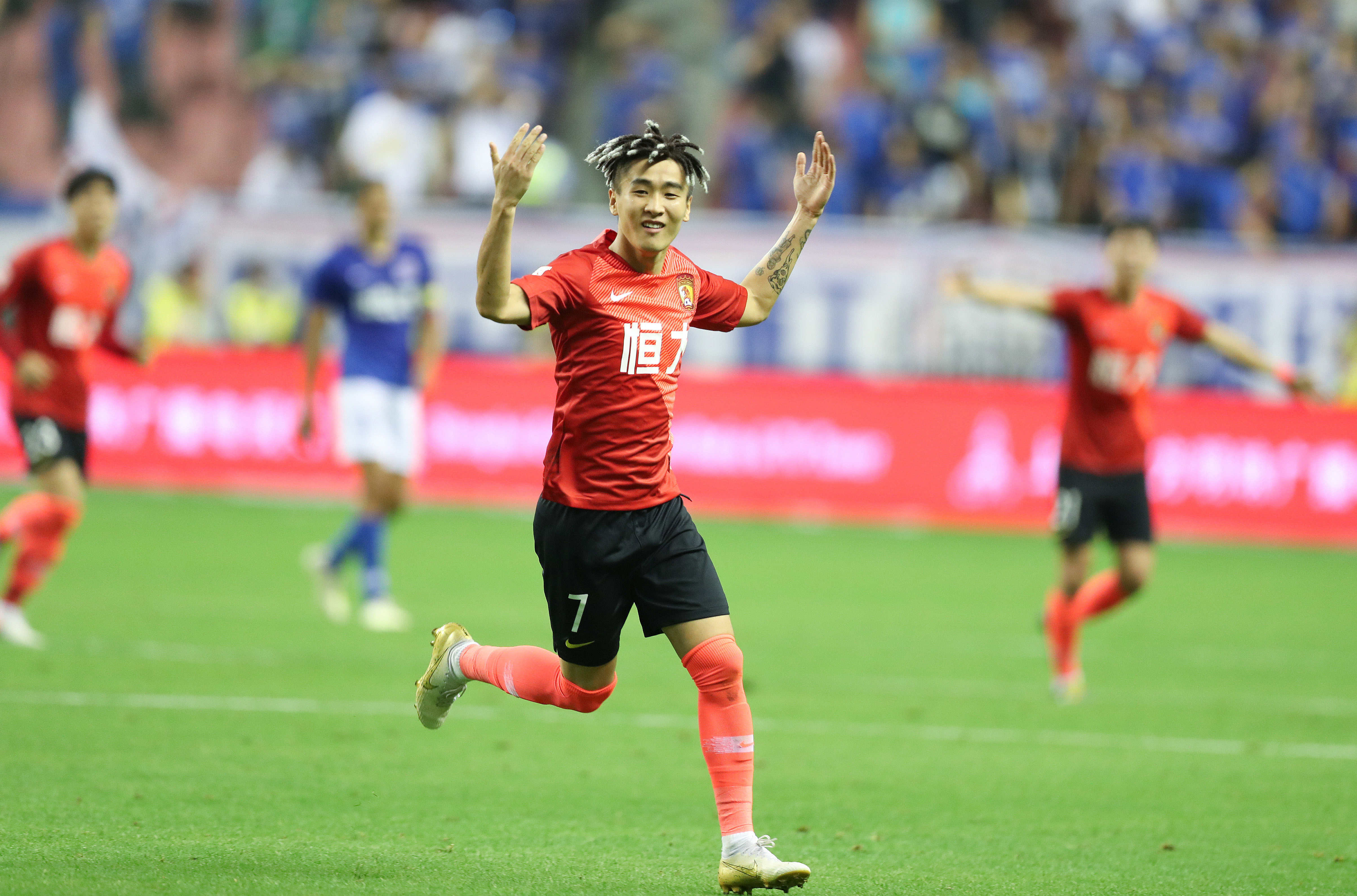 足球西甲主帅临场调整收获成效（足球西甲主帅临场变招见效）