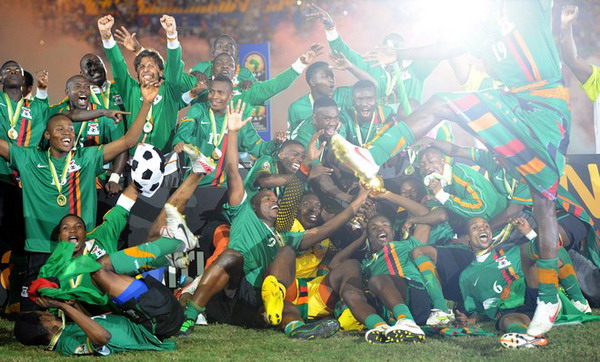 亚冠生死局：柔佛主场狂攻碾压上海海港 中超冠军背水一战太难了（亚冠生死战：柔佛主场火力全开压制海港，中超冠军背水反击难上加难）