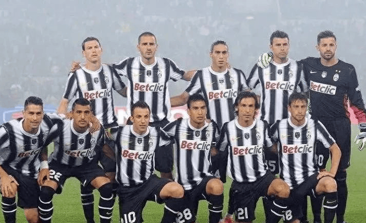 里维拉：10号位球员已经消失；莱奥非常出色应该让他安静踢球（里维拉：传统10号已成历史；莱奥天赋异禀，应让他安静踢球）