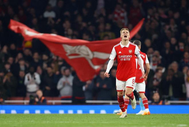 欧联杯历史射手榜：奥巴梅扬34球第一，法尔考31场30球效率恐怖（欧联杯历史射手榜：奥巴梅扬34球领跑，法尔考31战30球效率惊人）