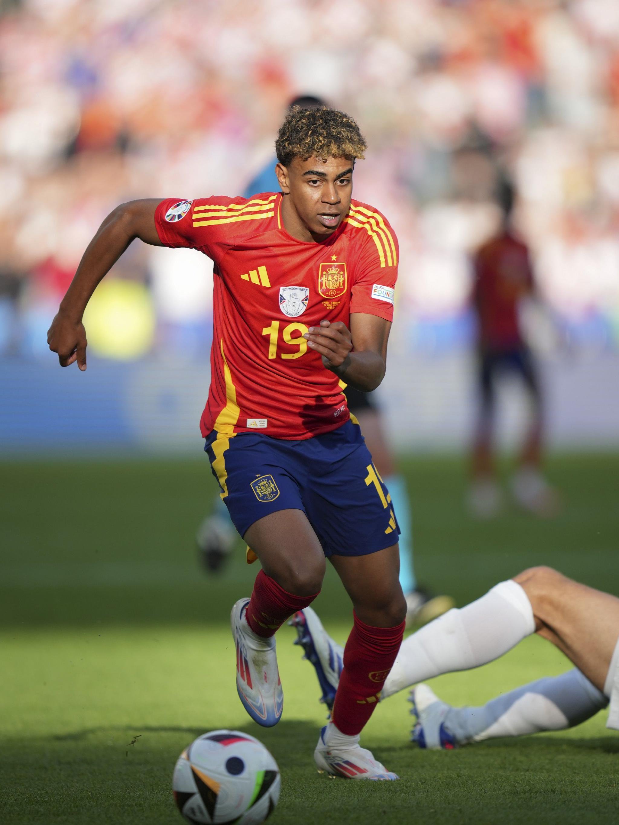 欧文突破防守连续得分（欧文强突防线连取分）